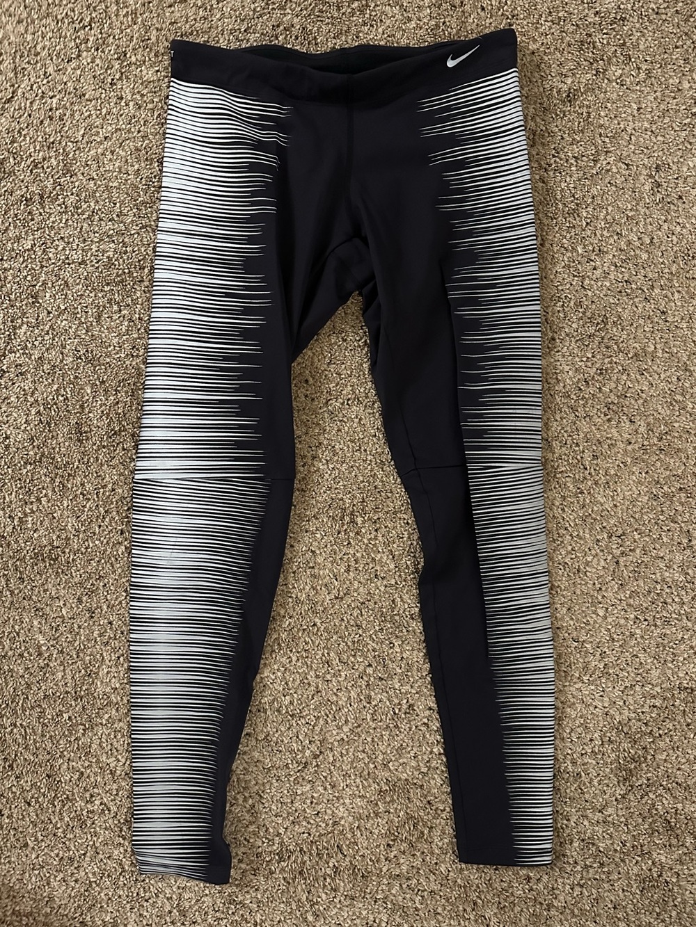NWT NIKE Reflective Running Leggings